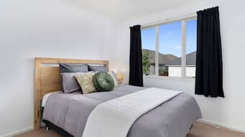 4 bedrooms, desk, iron/ironing board, travel cot