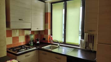 Microonde, forno, piano cottura, macchina per tè/caffè