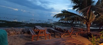 Maryan Moyo Bungalows and resto