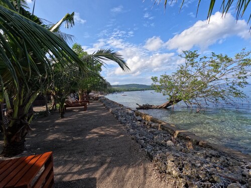 Maryan Moyo Bungalows and resto