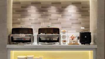 Free daily self-serve breakfast