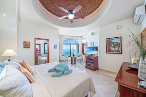 7 bedrooms, iron/ironing board, travel crib, WiFi - [NEW] 5-Star Oceanfront Estate | 7BR w/ 2 Infinity Pools, Jacuzzi, Full Staff, Shopping Services (Mismaloya)