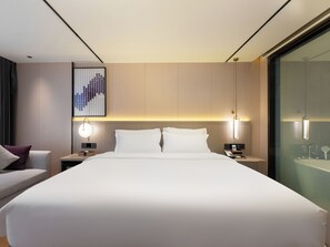 Executive Double Room, City View | Laptop workspace, blackout drapes, soundproofing, iron/ironing board - Lavande International Hotel Guangzhou TaiKoo Hui Square Shipaiqiao Metro Station Branch - Free Shuttle Bus to Canton Fair Complex During Canton Fair Period (Guangzhou)