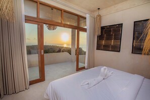 3 quartos, cofres nos quartos, cortinas blackout, berços (sobretaxa)