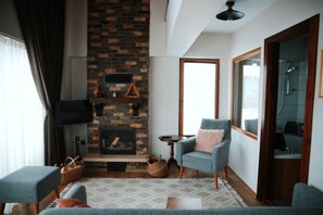 Vila | Area keluarga | Smart TV 32-inci dengan saluran TV satelit, perapian, dan Netflix