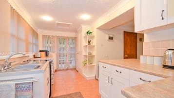 Refrigerador, microondas, horno, lavavajillas