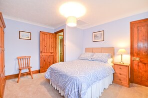 2 dormitorios, tabla de planchar con plancha, wifi gratis y ropa de cama