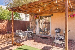 Outdoor dining - 1 Mi to UNM: Convenient Albuquerque Townhome! (Albuquerque)