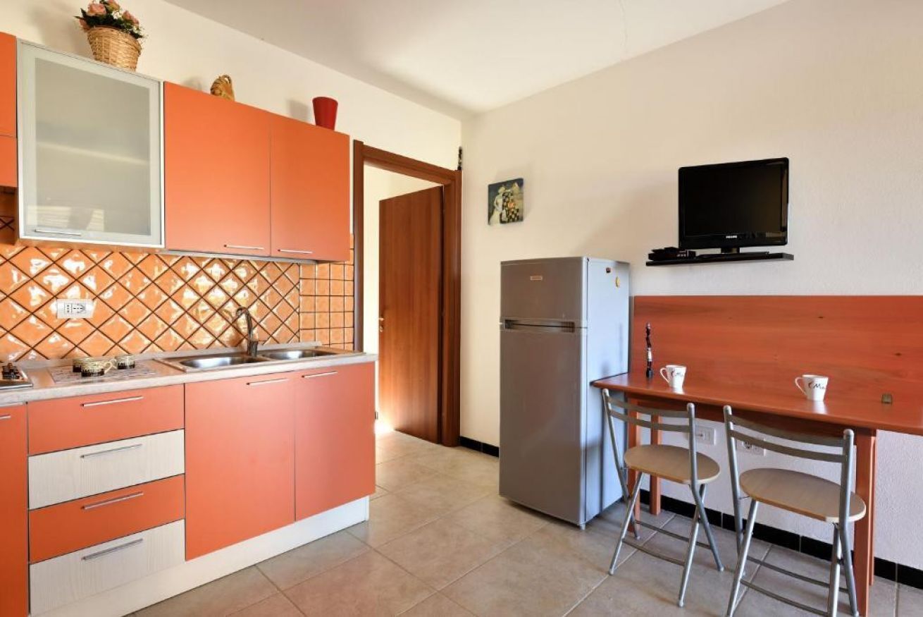 Réfrigérateur, micro-ondes, plaque de cuisson, lave-vaisselle