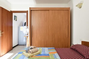 1 Schlafzimmer, BĂŒgeleisen/BĂŒgelbrett, WLAN, BettwĂ€sche