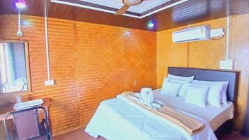 Deluxe Studio Suite, Sea View | Free WiFi