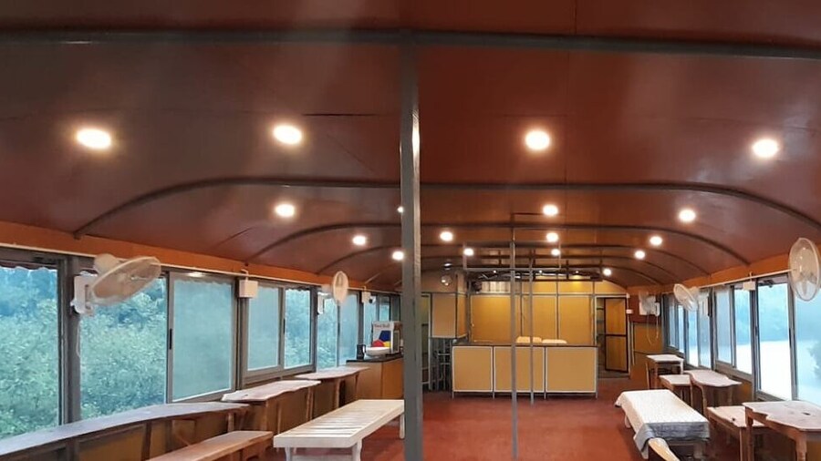 Aquaholic - A Floating Villa