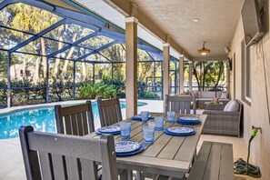 Dining - 5BR Heated Pool Home in Brandon - Pool Table (Brandon)