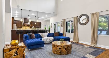 5BR Heated Pool Home in Brandon - Pool Table