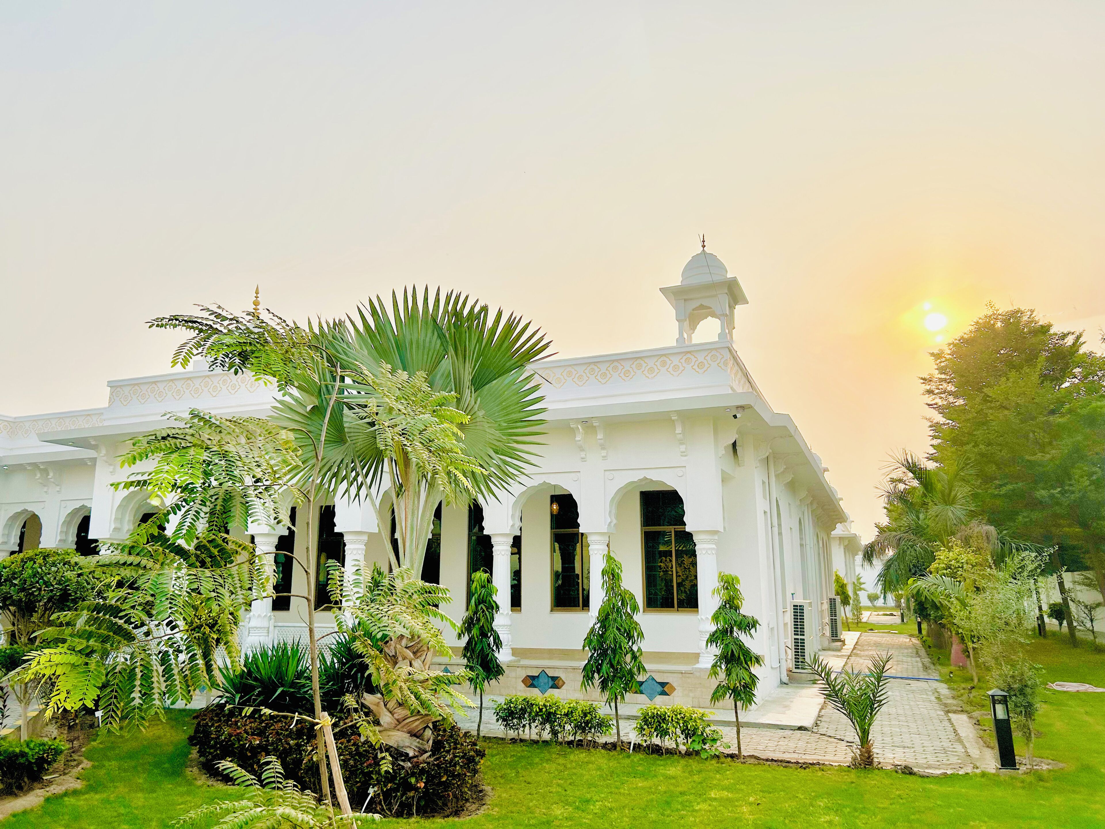 المنشأة من الخارج