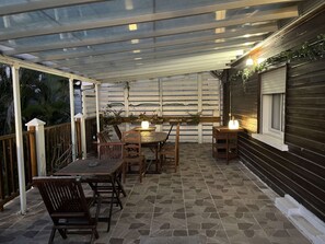 Outdoor dining - Studio Foudi (Saint-Pierre)