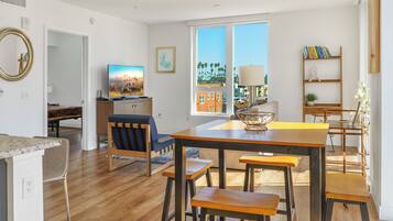 1 bedroom, Egyptian cotton sheets, premium bedding, pillowtop beds