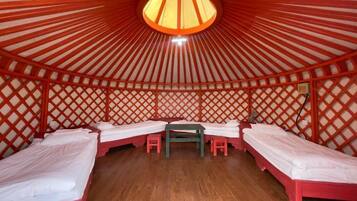 Classic Triple Room | 1 bedroom, bed sheets