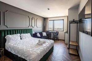 Panorama tweepersoonskamer, uitzicht op stad, in toren | Gratis wifi, beddengoed