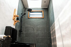 Toallas, jabón, papel de baño