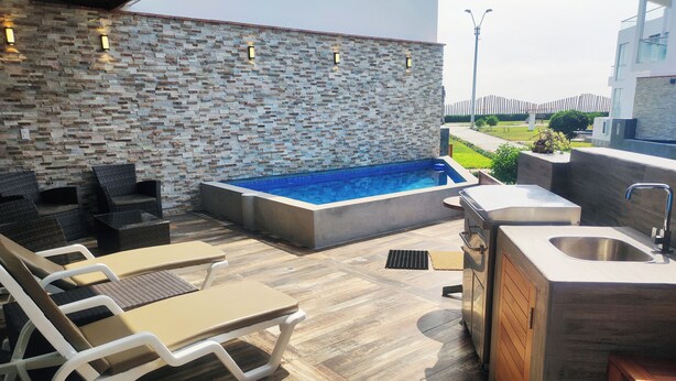 室  外 SPA 浴池