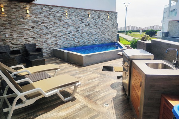 Outdoor spa tub