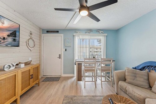 Relaxation by the Shore Modern Oceanview Condo