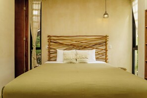 2 bedrooms, in-room safe, desk, iron/ironing board