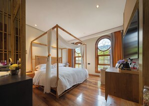 Basic Double Room | Individually decorated, individually furnished, soundproofing, free WiFi - Wang Yun Residence Boutique Homestay (Zhangjiajie)