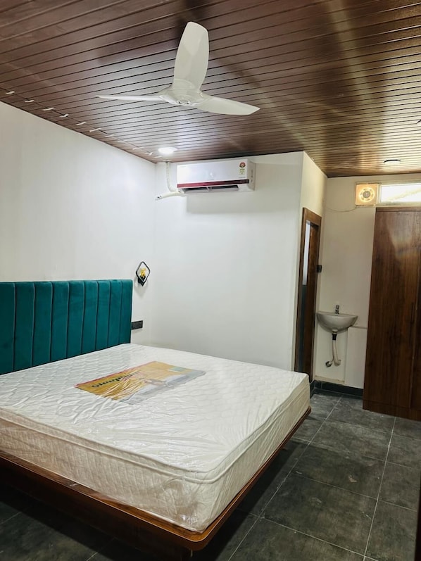 Deluxe Double Room, City View