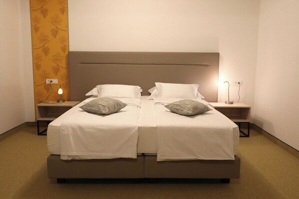 Desk, laptop workspace, free WiFi