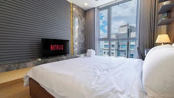 2 bedrooms, premium bedding, desk, iron/ironing board