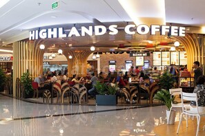 Café - Vinhomes Central Park Landmark Apartment (Ho Chi Minh City)