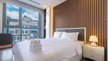 Luxury Apartment, Balcony, City View | Premium bedding, desk, iron/ironing board, free WiFi