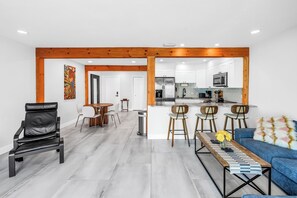 Interior - 1BR Beachfront Condo w/ Water View in St. Pete, FL (St. Petersburg)