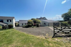 Property grounds - Jasmine at Moorhead Country Holidays near Clovelly North Devon (Bideford)