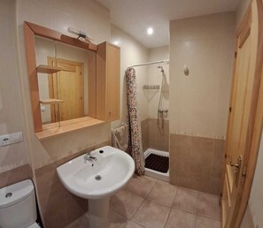 Shower, bidet, towels, toilet paper - El Rincon De Laura, Arroyo Frio, Mexico (Arroyo Frio)