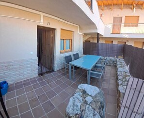Outdoor dining - El Rincon De Laura, Arroyo Frio, Mexico (Arroyo Frio)