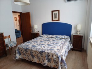 2 bedrooms, iron/ironing board, bed sheets