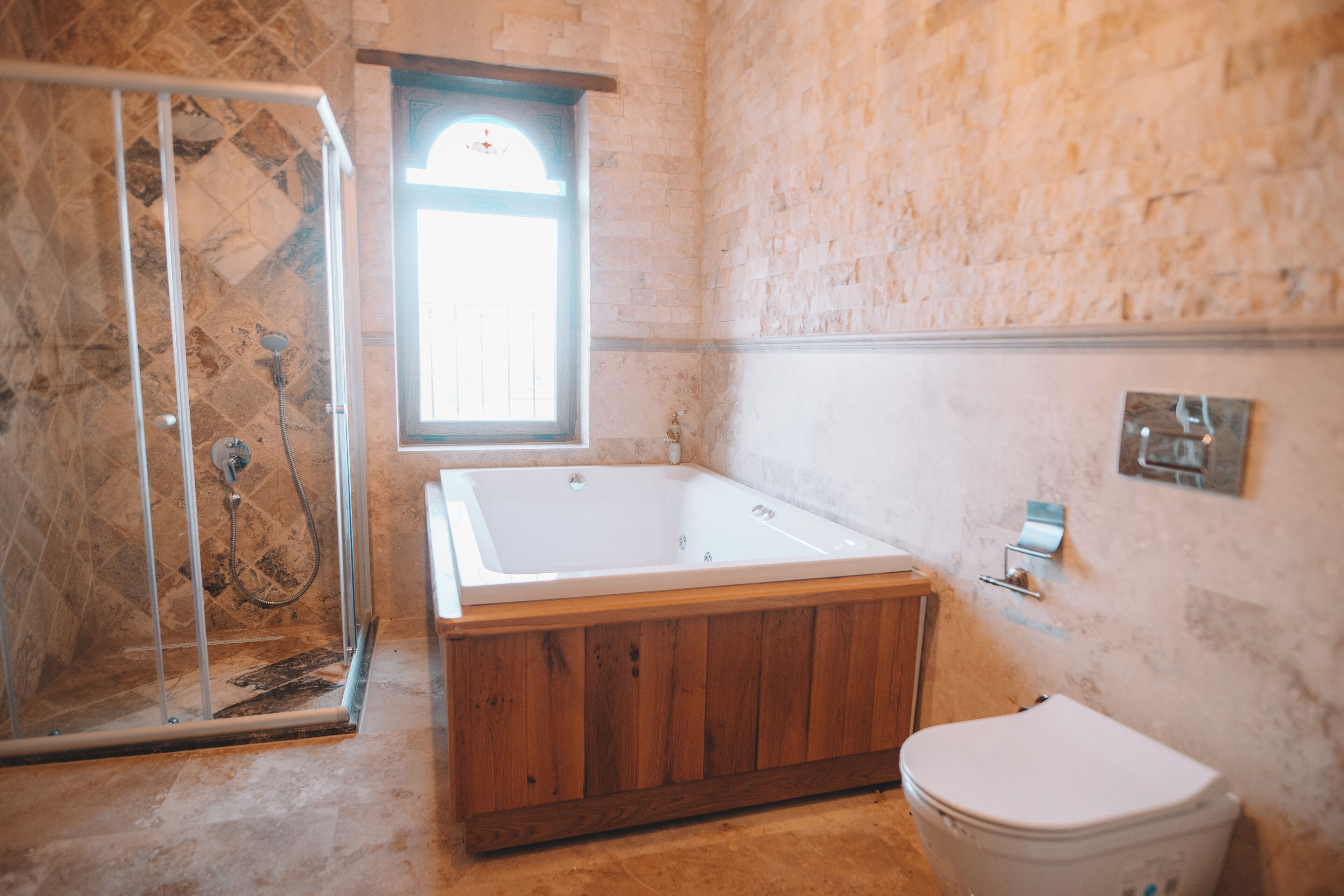 Royal Suite | Bathroom | Hair dryer, slippers, towels, soap