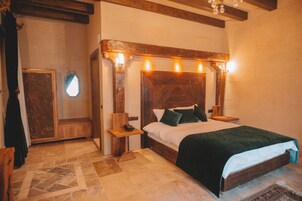 Standard Room | In-room safe, soundproofing, iron/ironing board, free WiFi