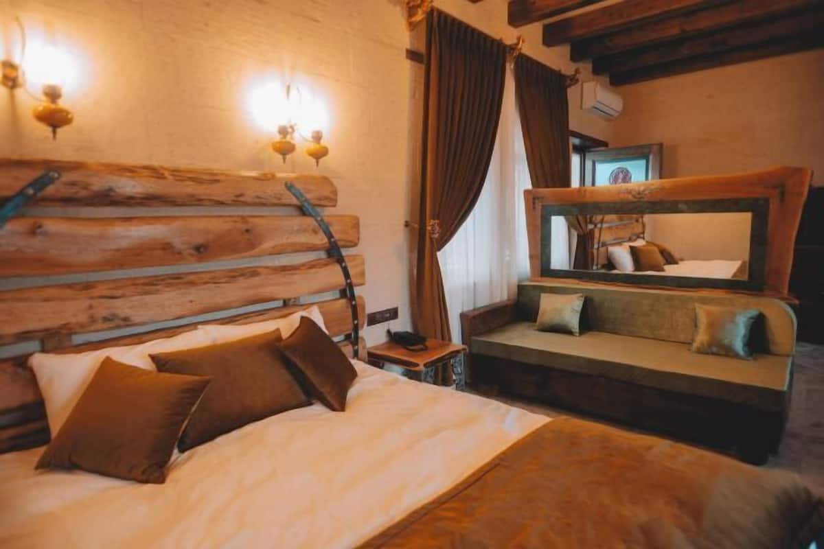 Bộ đồ giường cao cấp, minibar, két bảo mật tại phòng 