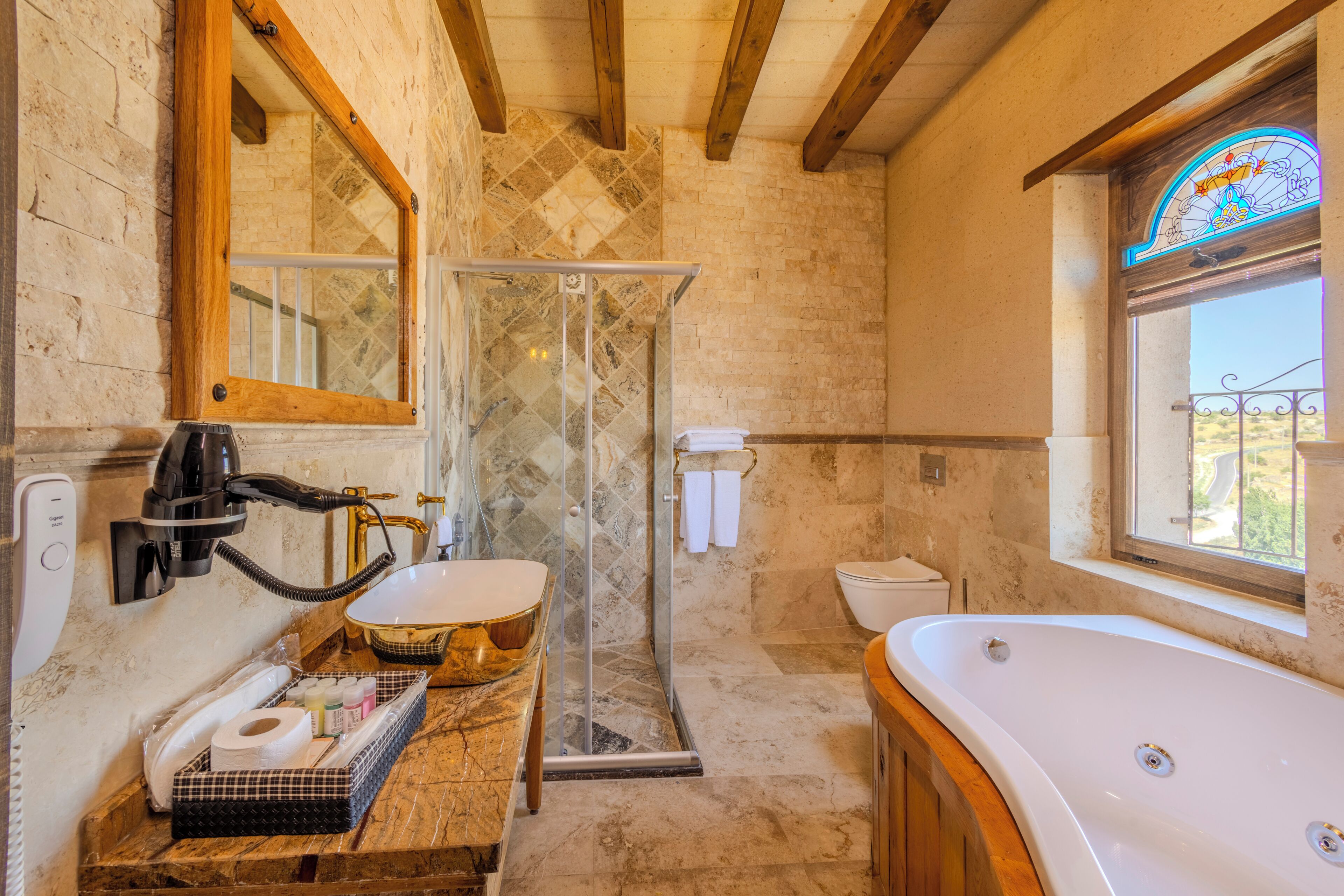 Deluxe Suite, 1 King Bed, Non Smoking, Fireplace | Bathroom | Separate bathtub and shower, jetted bath, rainfall showerhead