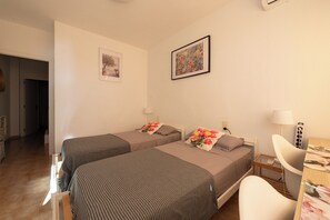 3 bedrooms, iron/ironing board, Internet