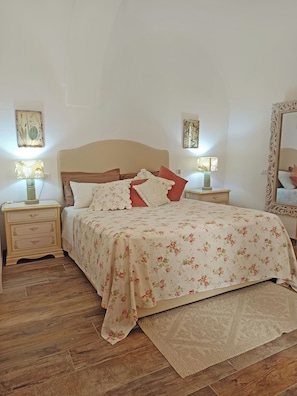 1 habitación, tabla de planchar con plancha, internet y ropa de cama 
