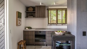 Refrigerador, horno, parrilla de estufa y lavavajillas 