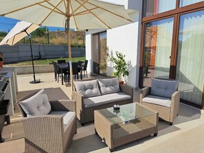 Outdoor dining - Charming 3-bedroom villa with large veranda stunning Kardzhali city view (Petlino)