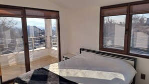 3 Schlafzimmer, Zimmersafe, Schreibtisch, Bügeleisen/Bügelbrett