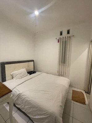 Standard Double Room | Premium bedding, free WiFi, bed sheets - Hotel O Bogor near Taman Safari formerly Villa Ruko (Cisarua)
