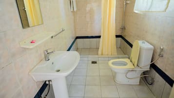 Standard Double Room, Balcony, Mountain View | Bathroom | Free toiletries, towels, soap, shampoo
